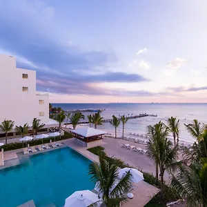 Izla Front Isla Mujeres