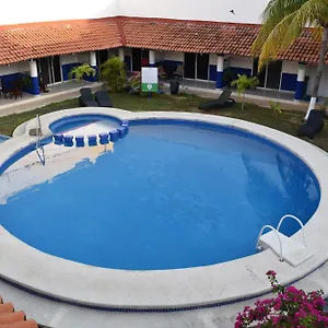 Plaza Almendros, Isla Mujeres